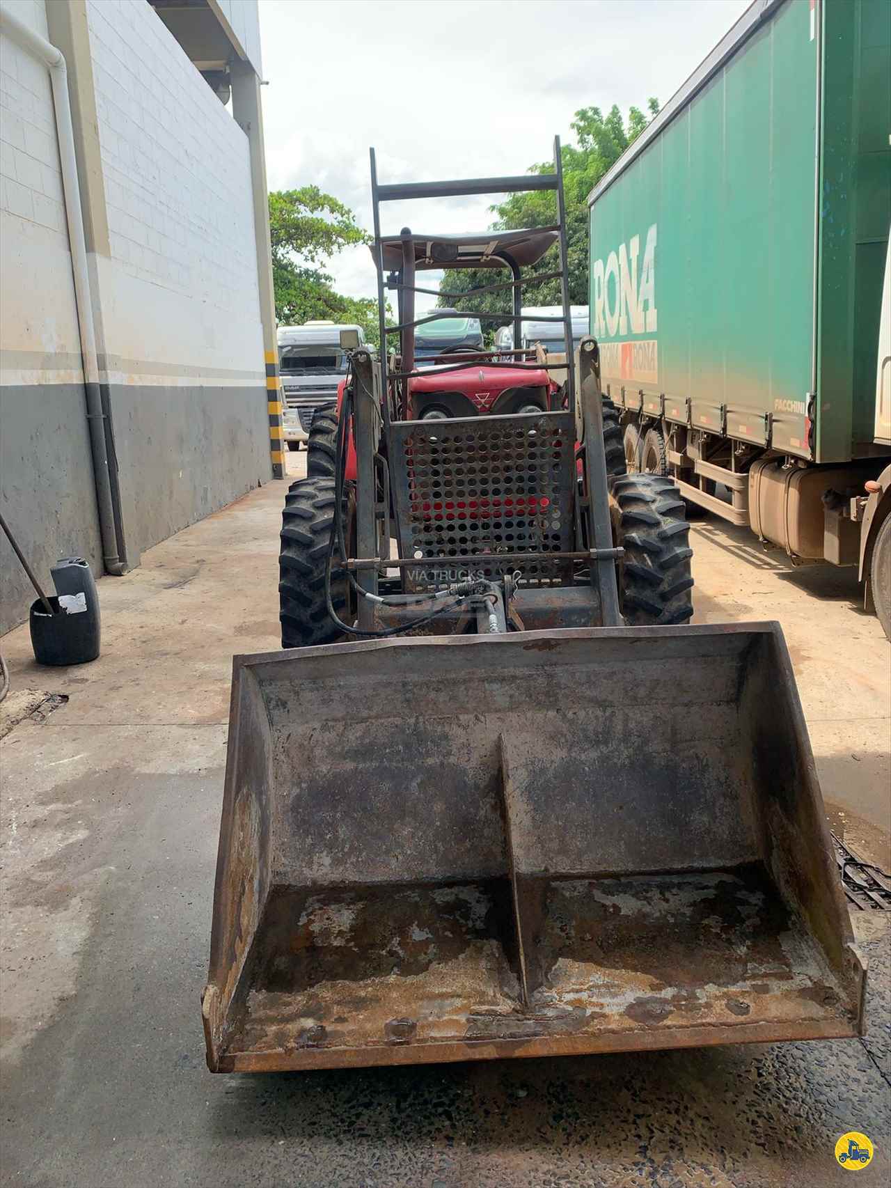TRATOR MASSEY FERGUSON MF 4275 Tração 4x4 Via Trucks - DAF CONTAGEM MINAS GERAIS MG